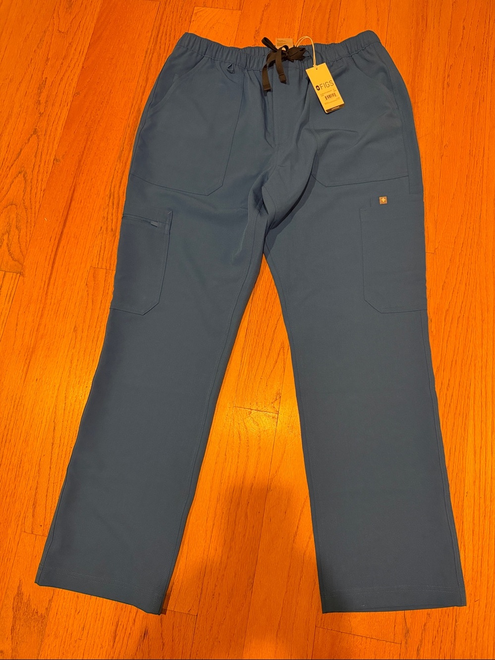 FIGS Men’s Cairo cargo pants NWT